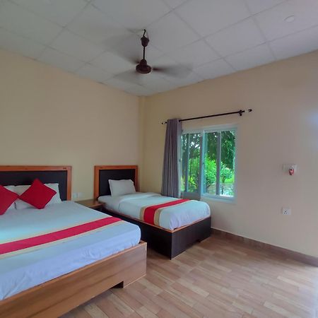 Greenland Safari, Sauraha Exterior photo