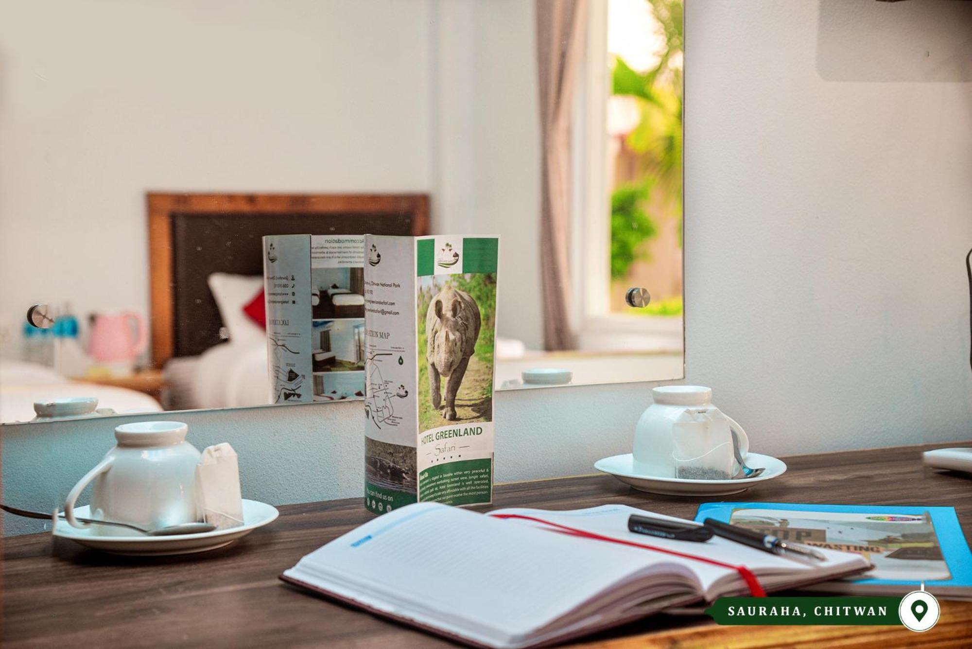 Greenland Safari, Sauraha Exterior photo