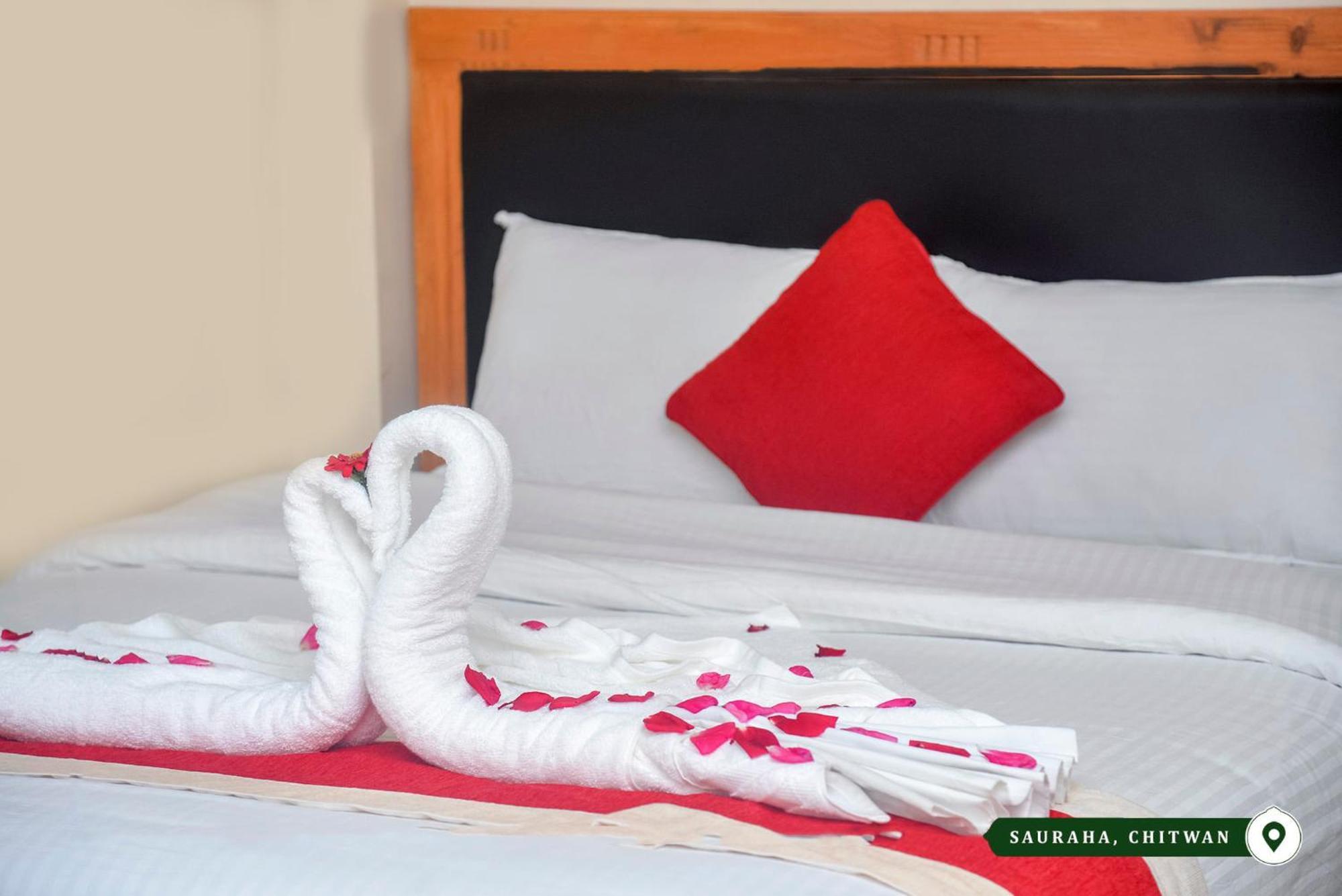 Greenland Safari, Sauraha Exterior photo