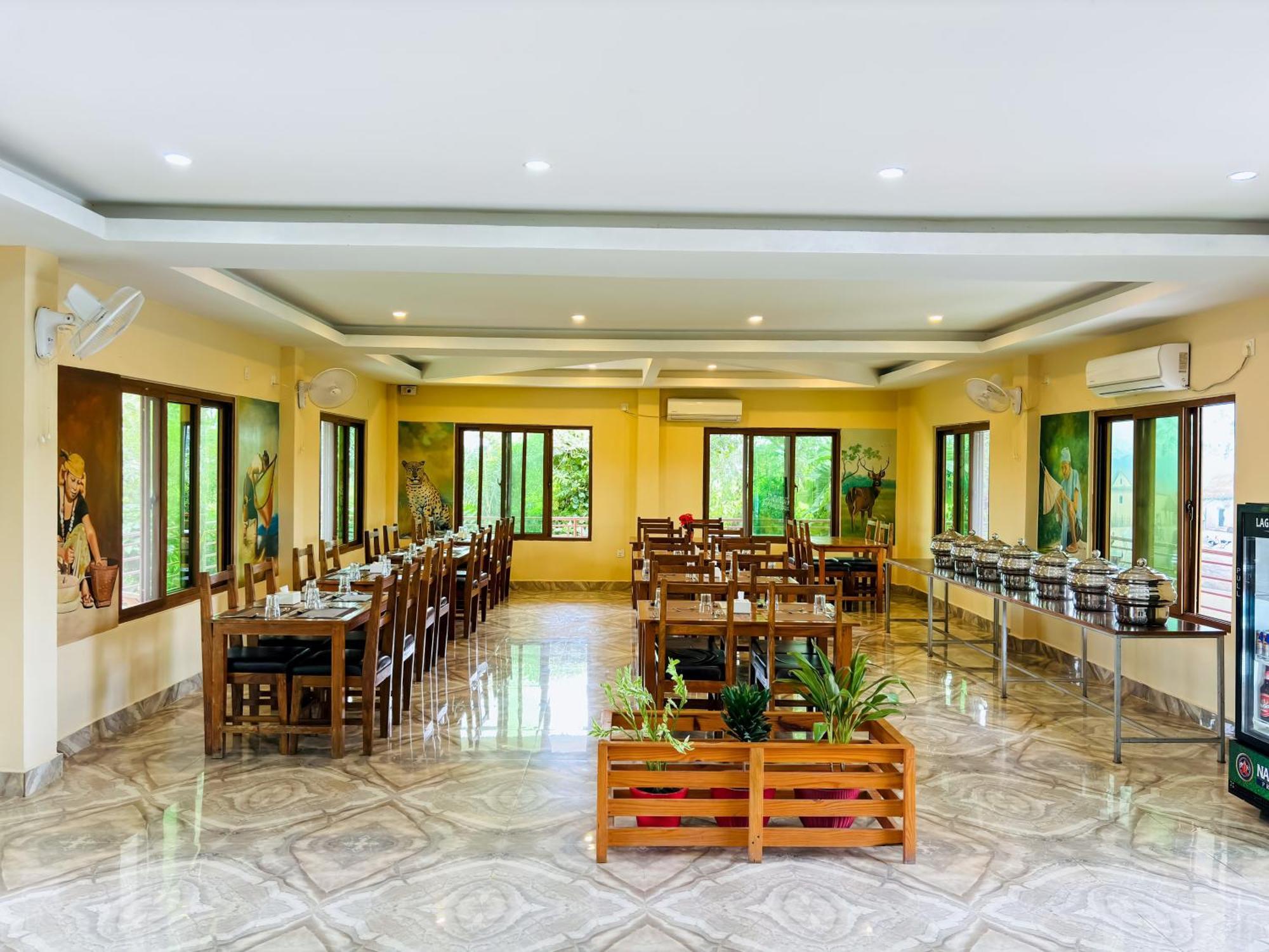 Greenland Safari, Sauraha Exterior photo