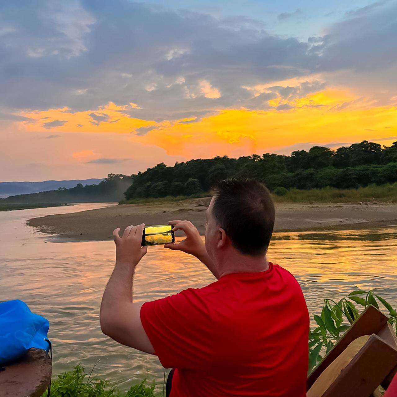 Greenland Safari, Sauraha Exterior photo
